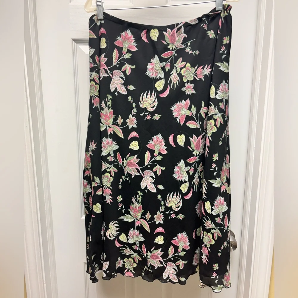 Dressbarn Woman Black Floral Midi Skirt – Size 16W - Picture 13 of 15